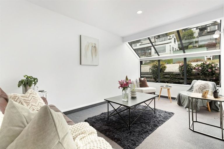 Photo of property in 18b Cameron Place, Fernhill, Queenstown, 9300