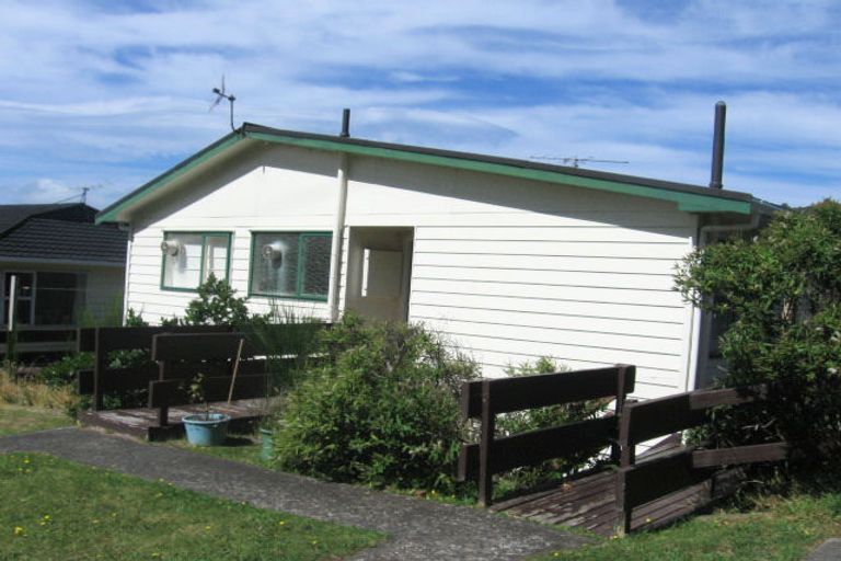 Photo of property in 1/49 Chartwell Drive, Crofton Downs, Wellington, 6035