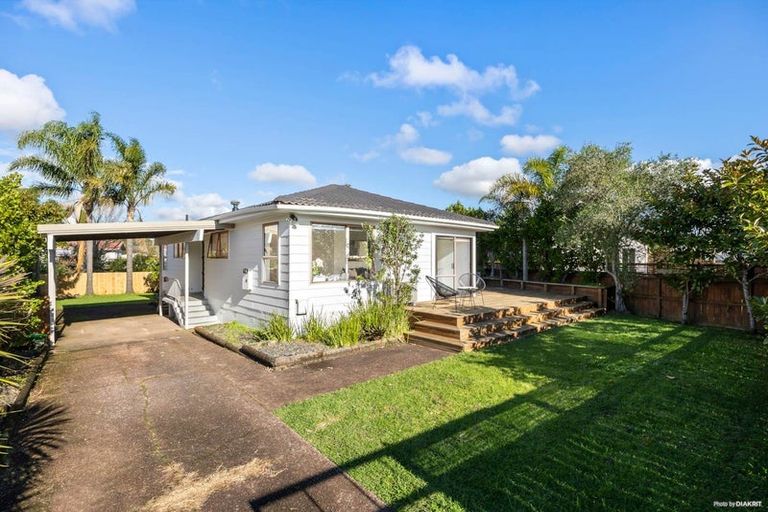 Photo of property in 7 Darren Crescent, Half Moon Bay, Auckland, 2012