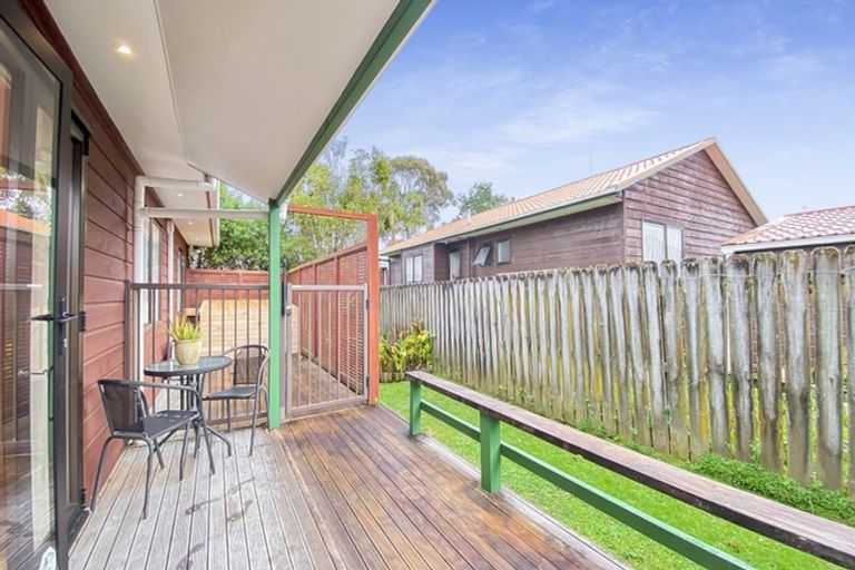 Photo of property in 4/390 West Coast Road, Glen Eden, Auckland, 0602