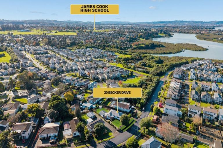 Photo of property in 30 Becker Drive, Weymouth, Auckland, 2103