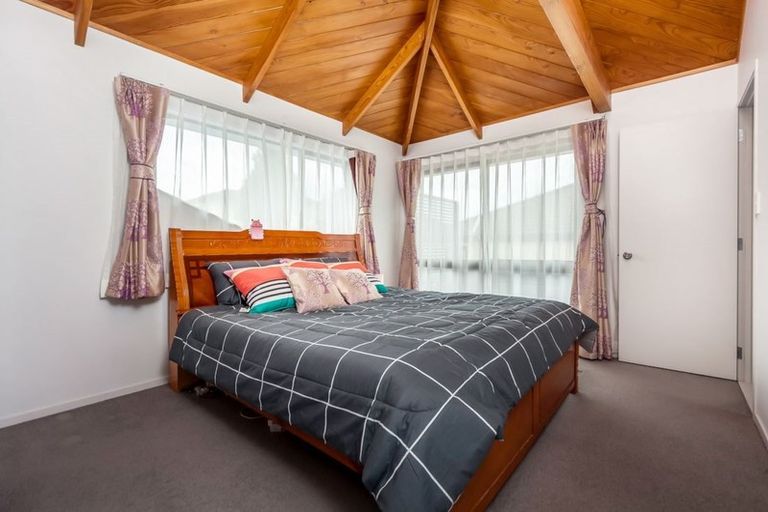 Photo of property in 1/6 Glucina Avenue, West Harbour, Auckland, 0618