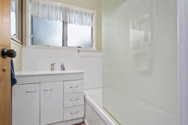 Photo of property in 8 Oxford Street, Tirau, 3410