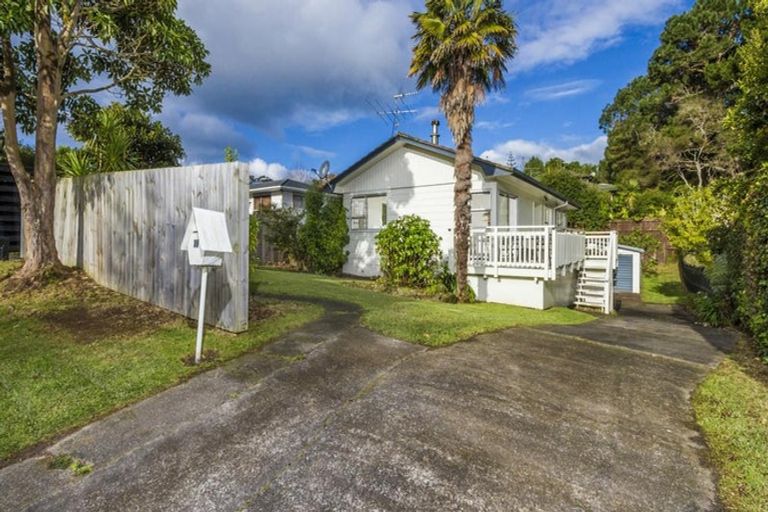 Photo of property in 39 Lavery Place, Sunnynook, Auckland, 0632