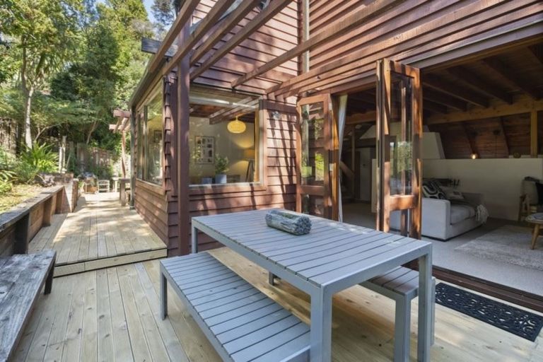 Photo of property in 37 Mappin Place, Chatswood, Auckland, 0626