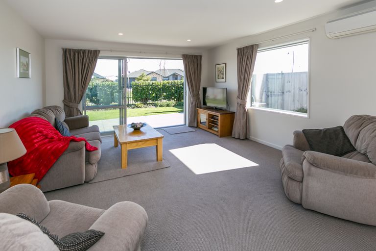 Photo of property in 7 Dunaverty Place, Broomfield, Christchurch, 8042