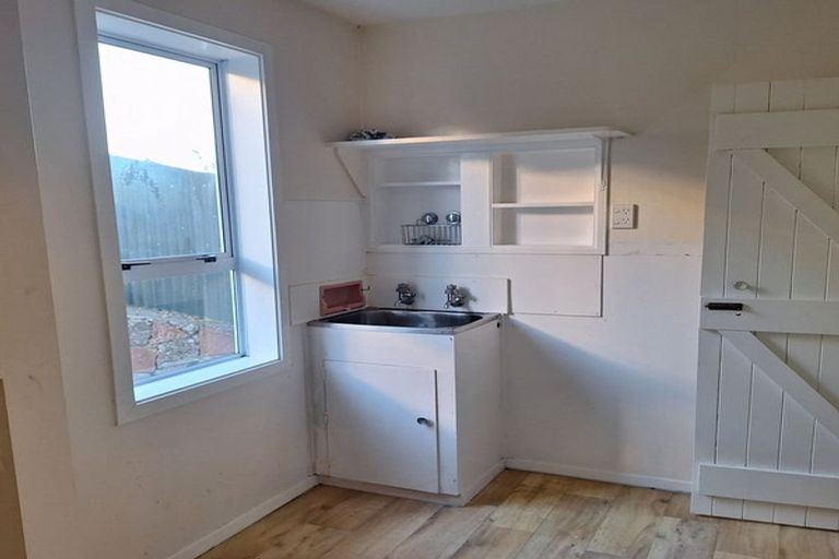 Photo of property in 18 Lyndfield Lane, Newlands, Wellington, 6037