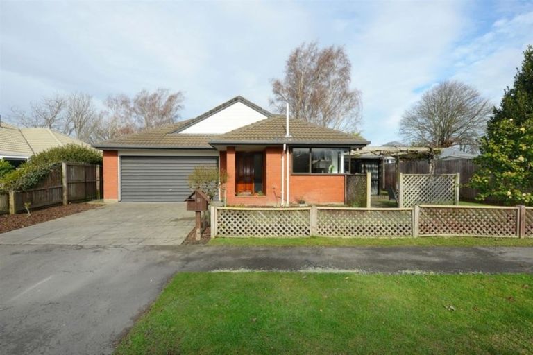 Photo of property in 2/39 Greenock Street, Redwood, Christchurch, 8051
