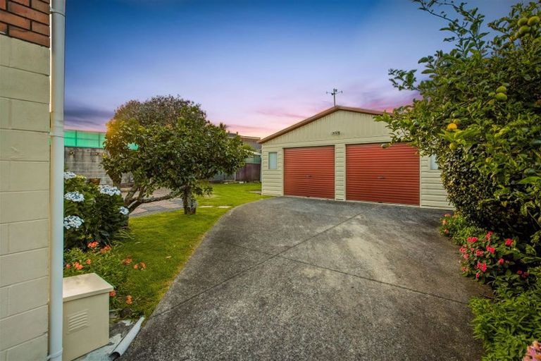 Photo of property in 176 Royal Road, Massey, Auckland, 0614