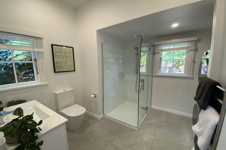 Photo of property in 26 West Road, Northland, Wellington, 6012