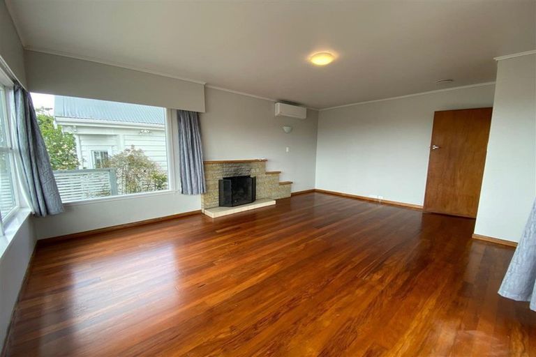 Photo of property in 150 Sunset Road, Unsworth Heights, Auckland, 0632