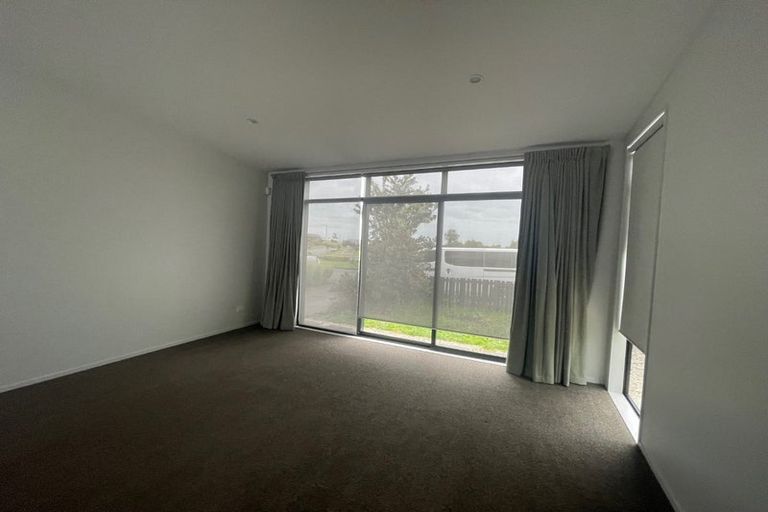 Photo of property in 19 Lieutenant Lane, Papakura, 2110