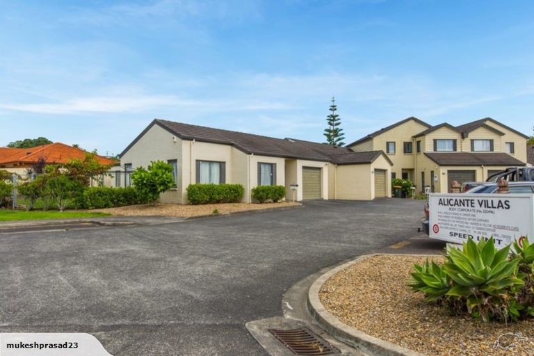 Photo of property in 1/18 Alicante Avenue, Hillpark, Auckland, 2102