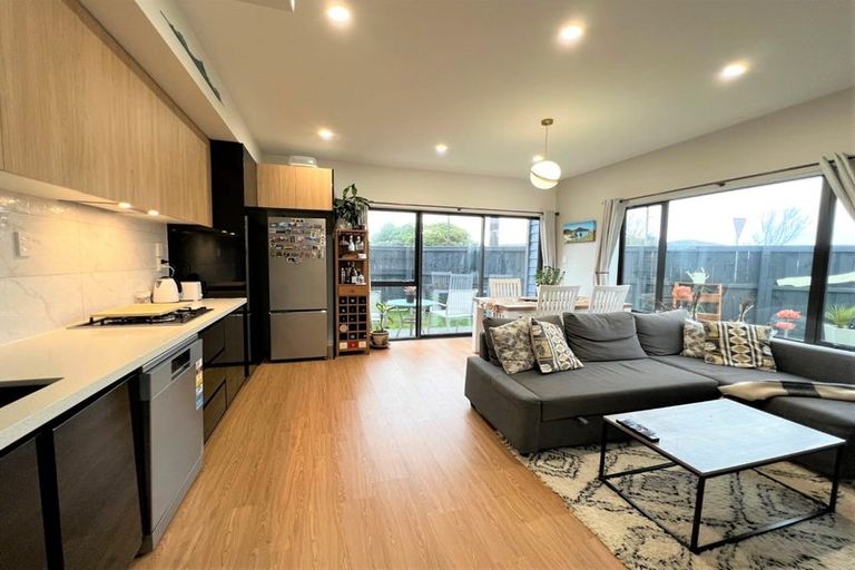 Photo of property in 2 Pasla Close, Papakura, 2110