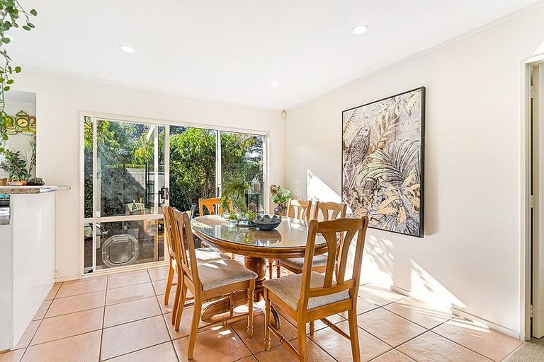 Photo of property in 41 Headcorn Place, Botany Downs, Auckland, 2010