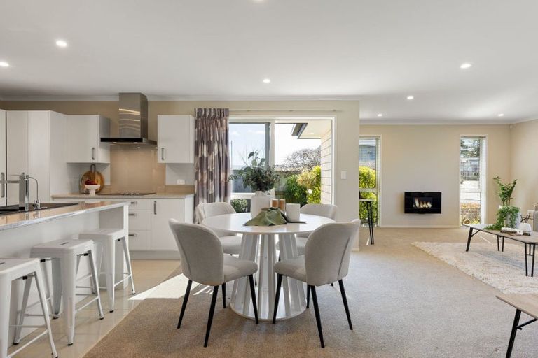 Photo of property in 43 Plescher Crescent, Leamington, Cambridge, 3432