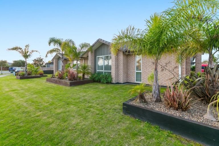 Photo of property in 1 Horokaka Place, Papamoa Beach, Papamoa, 3118