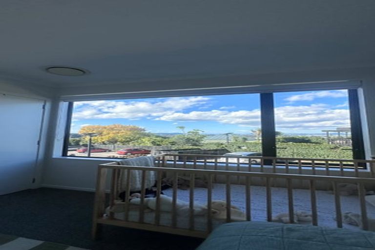 Photo of property in 8 Wharara Lane, Massey, Auckland, 0614