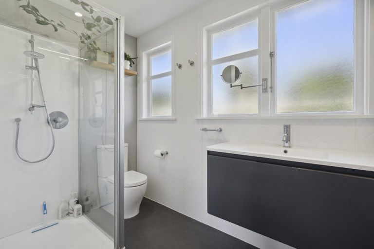 Photo of property in 2 Mascot Street, Tawa, Wellington, 5028