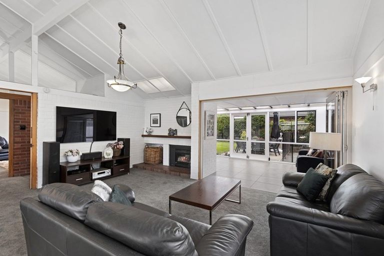 Photo of property in 370b Yaldhurst Road, Russley, Christchurch, 8042