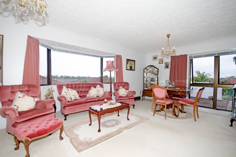 Photo of property in 34 Sturges Road, Henderson, Auckland, 0612