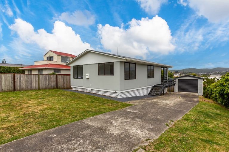 Photo of property in 7 Humphreys Grove, Titahi Bay, Porirua, 5022