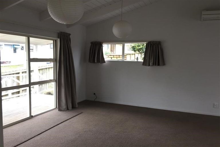 Photo of property in 1/48 Strid Road, Te Atatu South, Auckland, 0610