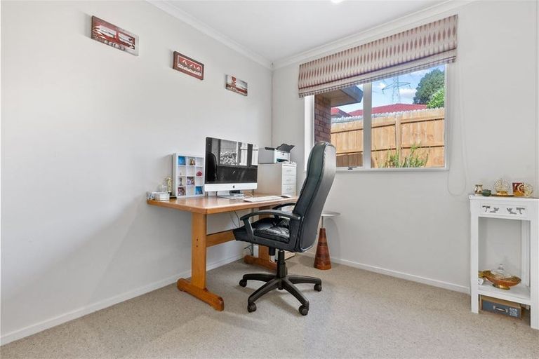 Photo of property in 15 Mt Lebanon Crescent, The Gardens, Auckland, 2105