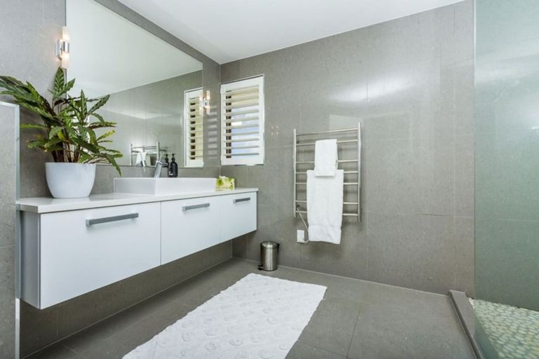 Photo of property in 2b/6 The Promenade, Takapuna, Auckland, 0622