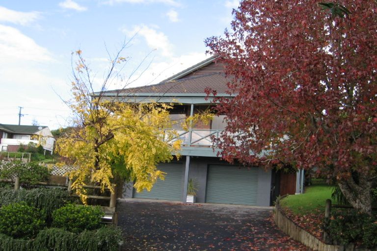 Photo of property in 3 Trident Place, Shelly Park, Auckland, 2014