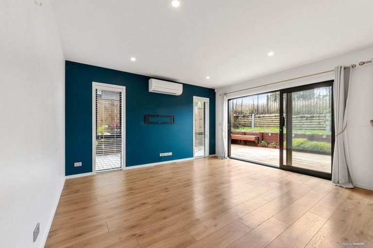 Photo of property in 42 Accolage Boulevard, Kumeu, 0810
