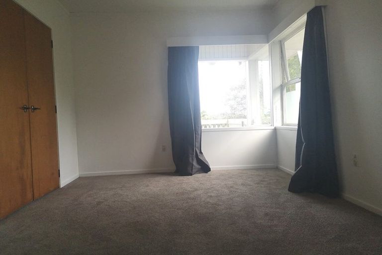 Photo of property in 170 Chivalry Road, Glenfield, Auckland, 0629