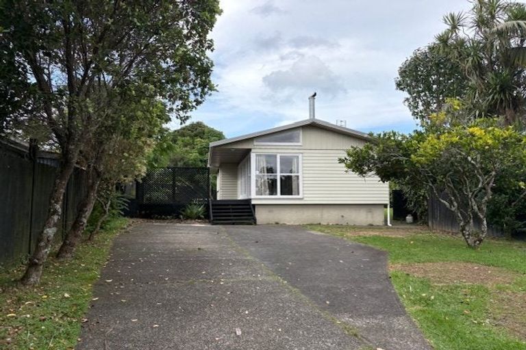 Photo of property in 3 Mackwood Place, Birkdale, Auckland, 0626