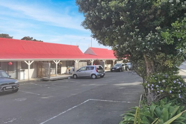 Photo of property in 252 Grounsell Crescent, Belmont, Lower Hutt, 5010