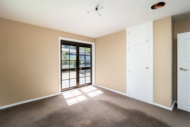 Photo of property in 27 Walkers Road, Lyttelton, 8082