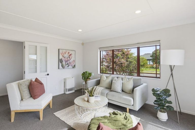 Photo of property in 4 Glen Loch Place, Paraparaumu, 5032