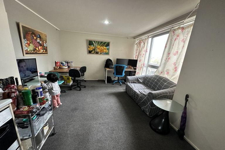 Photo of property in 18 Cityview Place, Massey, Auckland, 0614