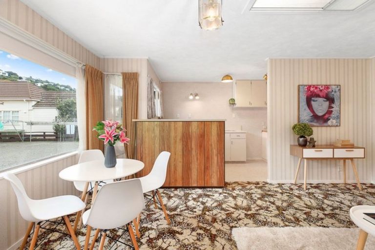 Photo of property in 10/171 Queens Drive, Lyall Bay, Wellington, 6022