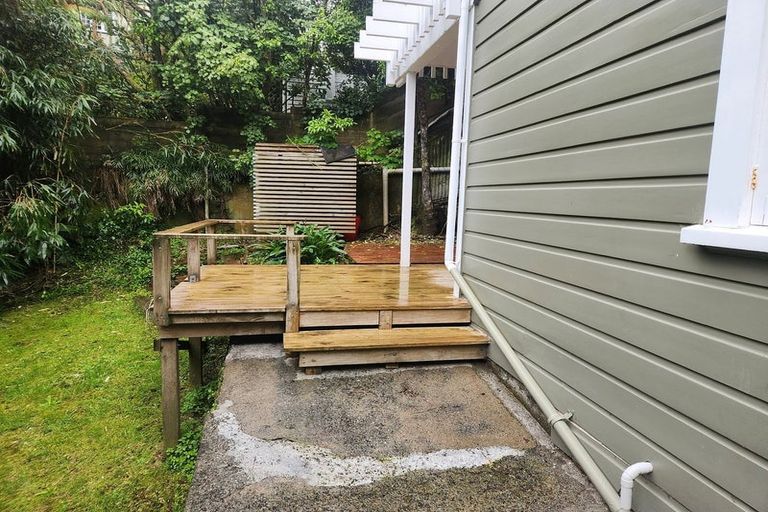 Photo of property in 1/139 Kelburn Parade, Kelburn, Wellington, 6012