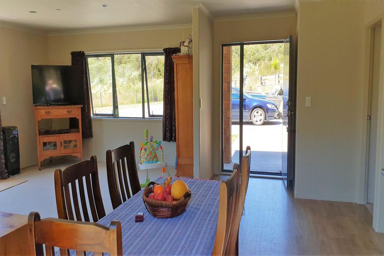 Photo of property in 136 Stratford Drive, Cable Bay, 0420