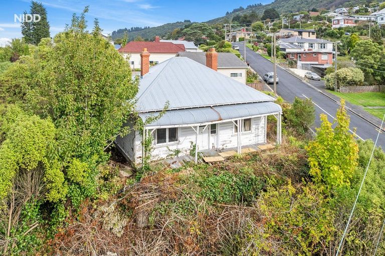 Photo of property in 1 Athol Place, Ravensbourne, Dunedin, 9022