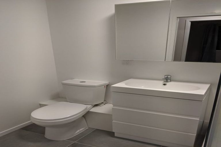 Photo of property in 39 Tamahere Drive, Glenfield, Auckland, 0629