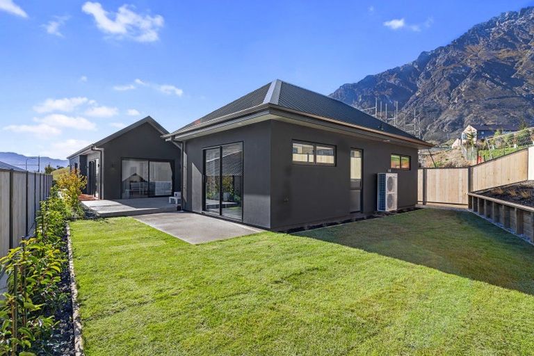 Photo of property in 37 Jack Hanley Drive, Jacks Point, Queenstown, 9371