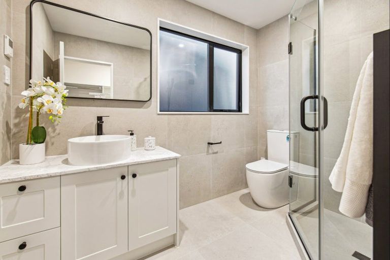 Photo of property in 22c Gulf Crest, Bucklands Beach, Auckland, 2012