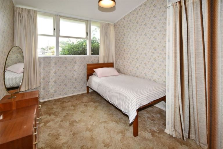 Photo of property in 10 Virgil Place, Northcote, Christchurch, 8052