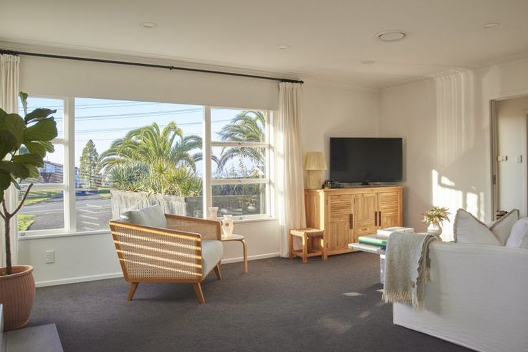 Photo of property in 1/268 Sunset Road, Windsor Park, Auckland, 0632