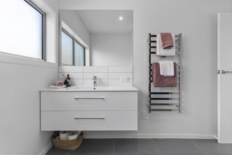 Photo of property in 24 Gulf Crest, Bucklands Beach, Auckland, 2012