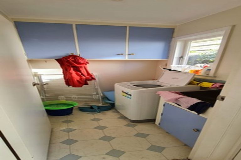 Photo of property in 72 Stewart Drive, Newlands, Wellington, 6037