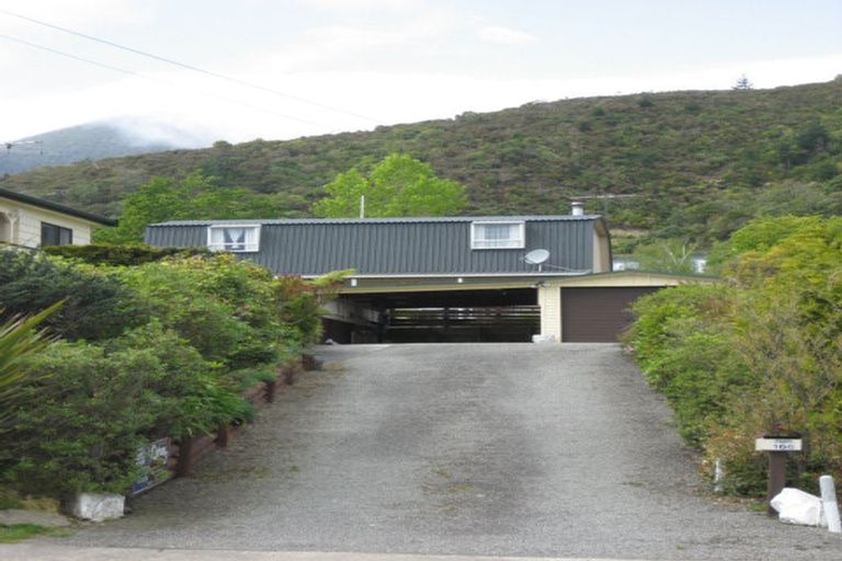 Photo of property in 166 Waikawa Road, Picton, 7220