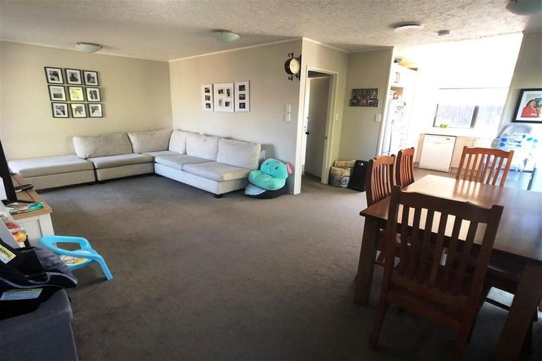 Photo of property in 2/7 Benygloe Place, Highland Park, Auckland, 2010